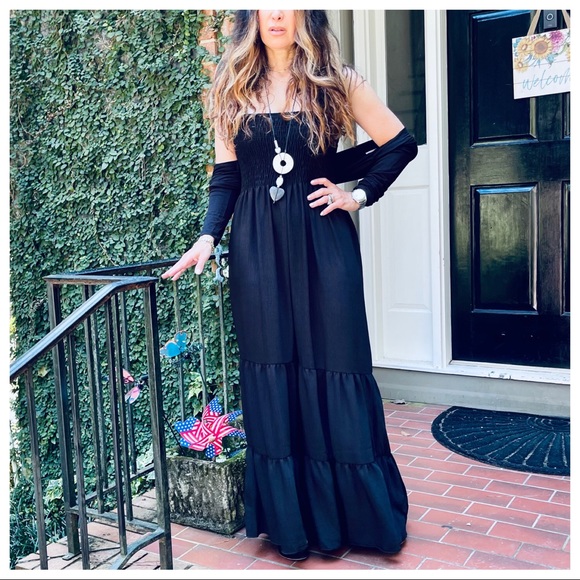Must have Off -Shoulder Tiered Maxi dress - Picture 12 of 12